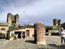 Load image into Gallery viewer, EXCLUSIVE DINING EXPERIENCE IN MONTERIGGIONI